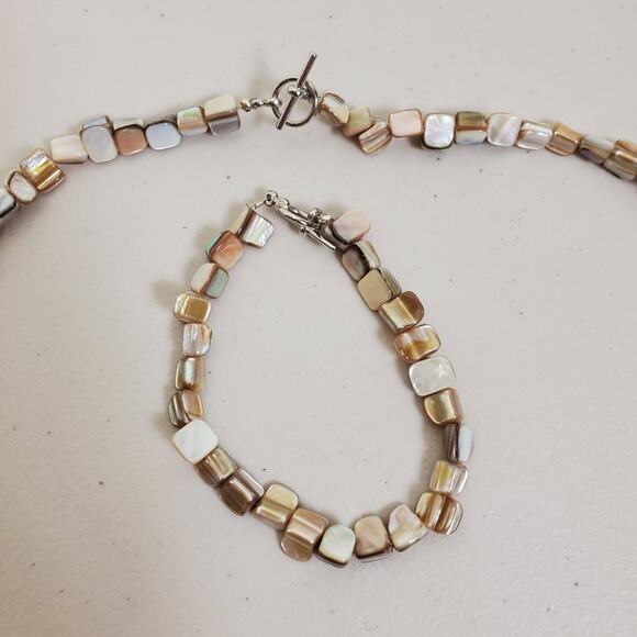 Vintage Mother of Pearl Necklace and Bracelet Set Handcrafted One Size - Picture 3 of 11